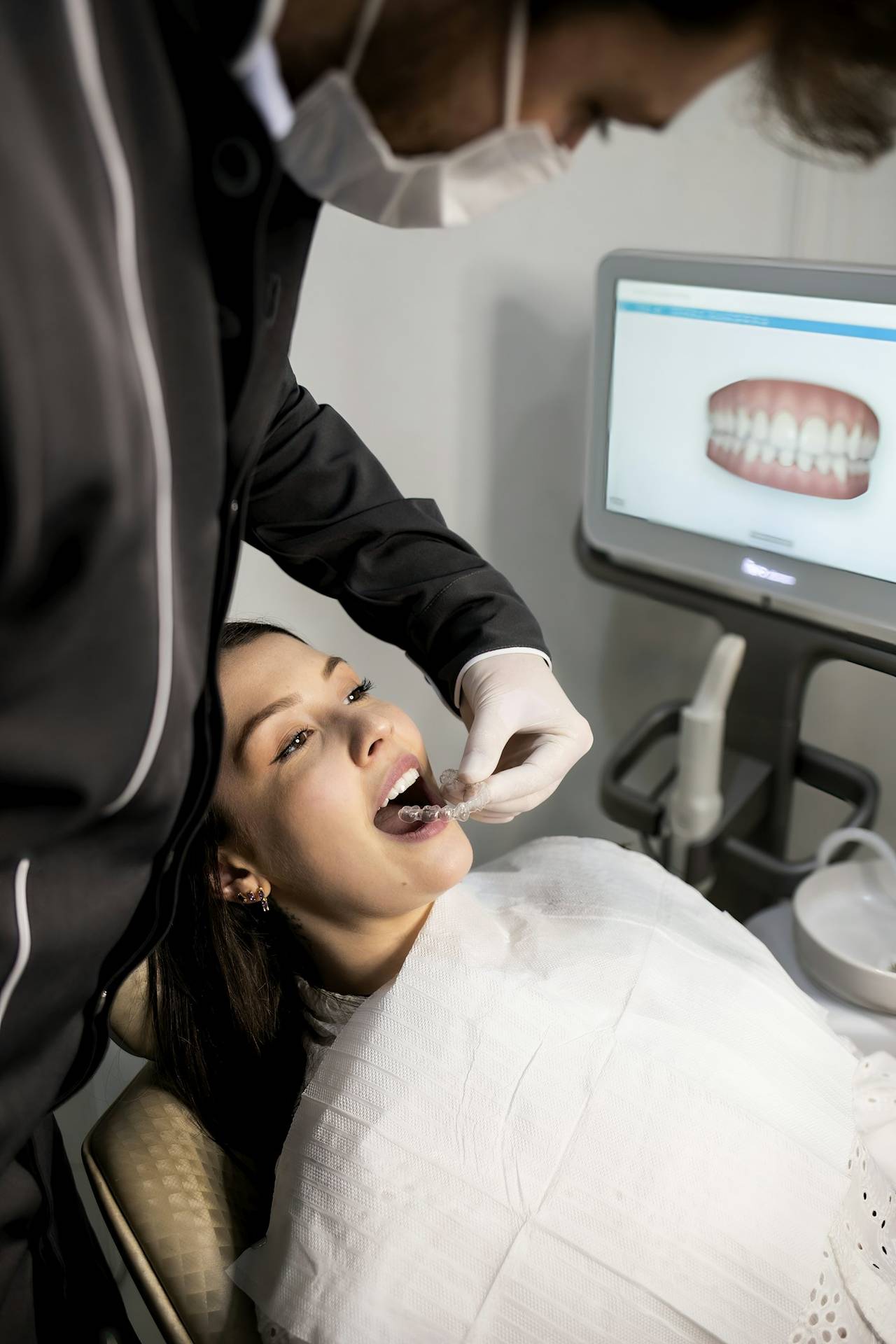 A dentist showing a patient her scan