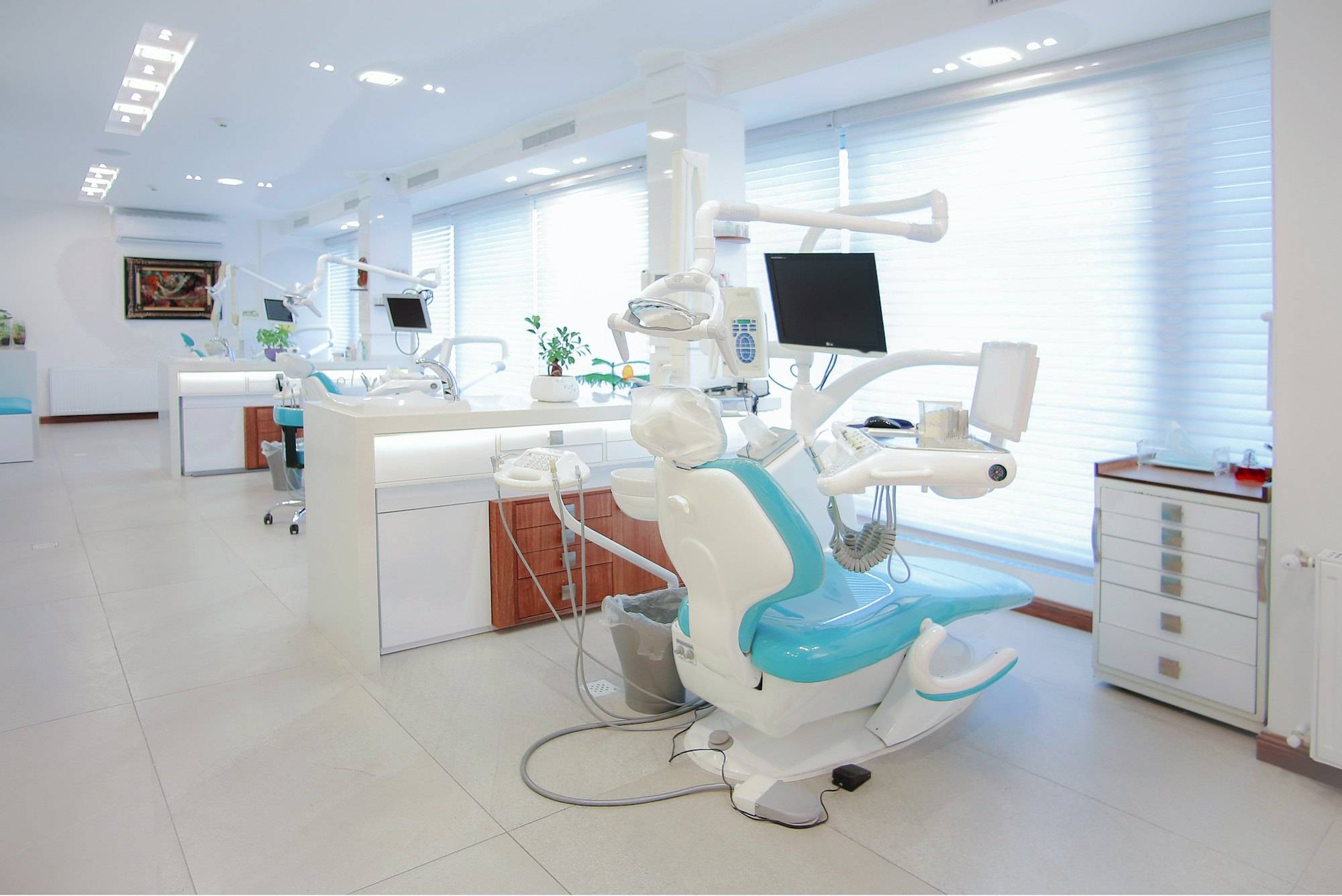 A bright treatment room at Noor Dental Studio